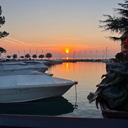 Porto Valentino 2 Lägenhet Sirmione Exteriör bild